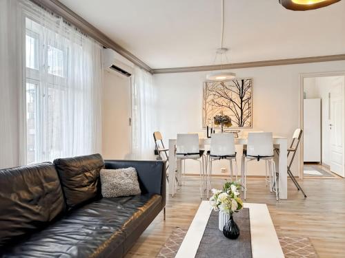 4 bedrooms, 5 beds