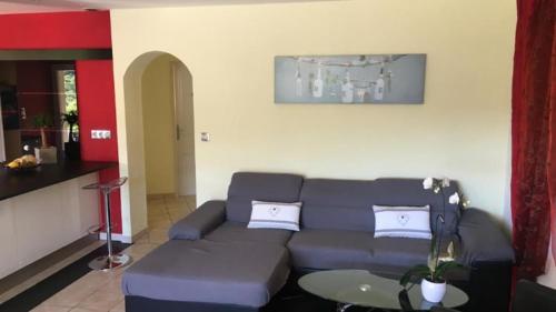 Maison de vacances avec ses petits chalets gîte à louer Jurie