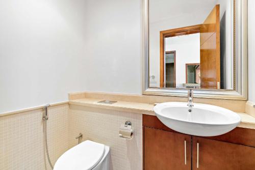 Silkhaus high floor 1BDR in Southridge - image 4