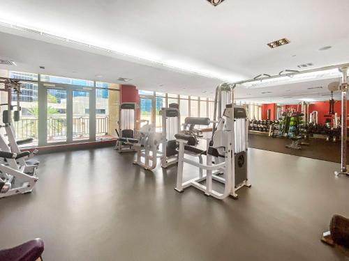 Silkhaus high floor 1BDR in Southridge - image 10