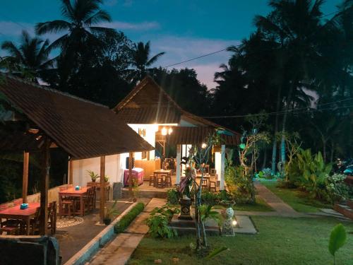 Restaurant, Pondok Kakiang near Medewi Beach