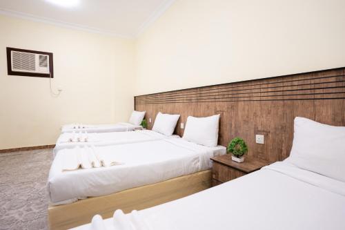 Quadruple Room with Private Bathroom image 5