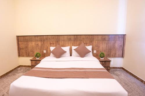 Double or Twin Room with Private Bathroom image 4