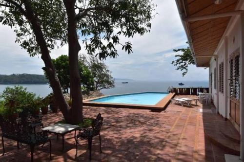 Kasbah Remo Villa with a pool in Puerto Galera near Aninuan Falls