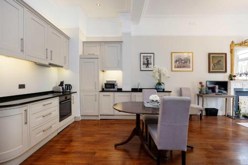 Veeve - South Kensington Charm - image 9
