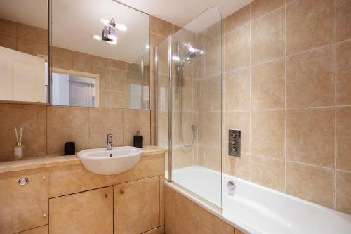 Veeve - South Kensington Charm - image 2