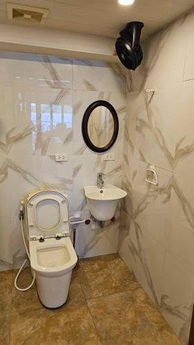 Apartment image 5