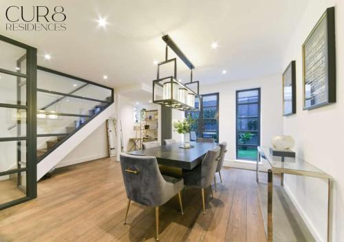 Luxury Chelsea House with Parking - image 7