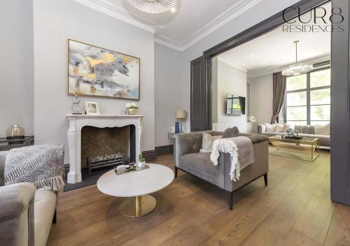 Luxury Chelsea House with Parking - image 5