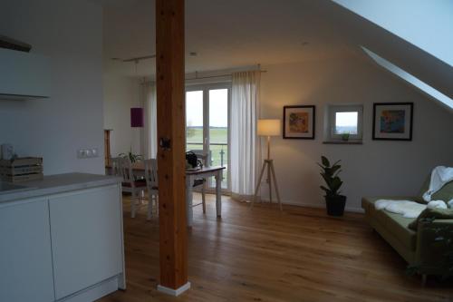 Ferienwohnung unterm Dach mit Alpenblick in 魯德拉茨霍芬