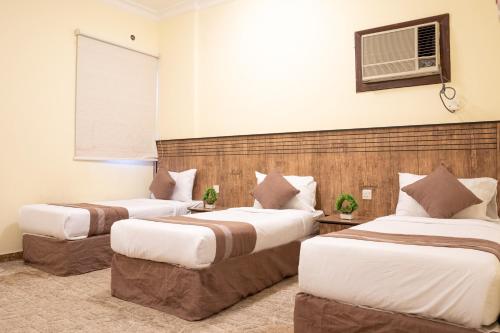 Triple Room with Private Bathroom image 2