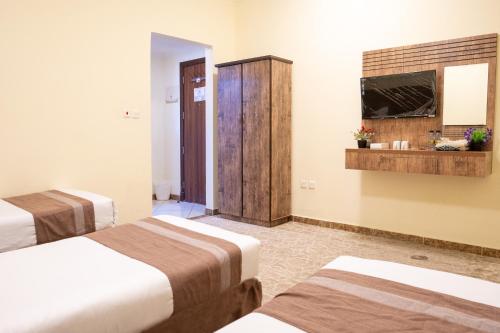 Triple Room with Private Bathroom image 1