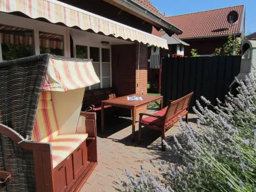 Ferienhaus Kleiner Leuchtturm -Backbord mit Garten und Terrasse in Fehmarn, Deutschland