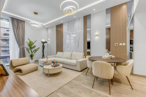 Burj Khalifa and Canal Views- Mayfair Tower- Upscale 1BDR Apartment, Dubai (foto 3)