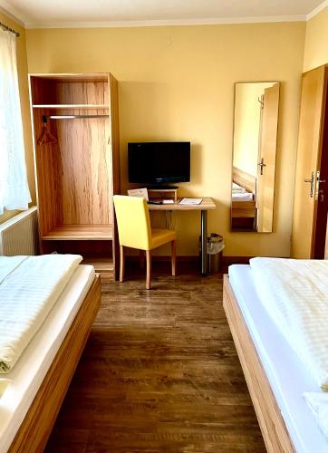 2 twin beds