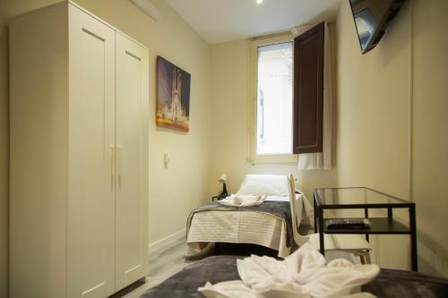 Twin Room with Shared Bathroom