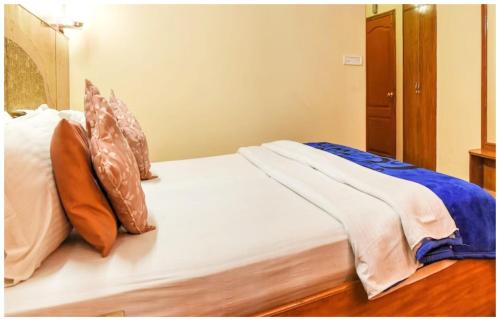 SIMLA HOTEL H G N near park and temple SIMLA HOTEL H G N near park and temple