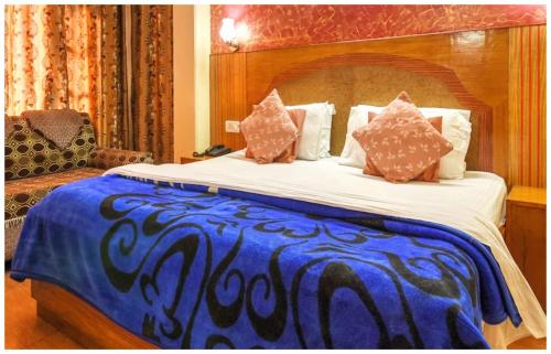 SIMLA HOTEL H G N near park and temple SIMLA HOTEL H G N near park and temple