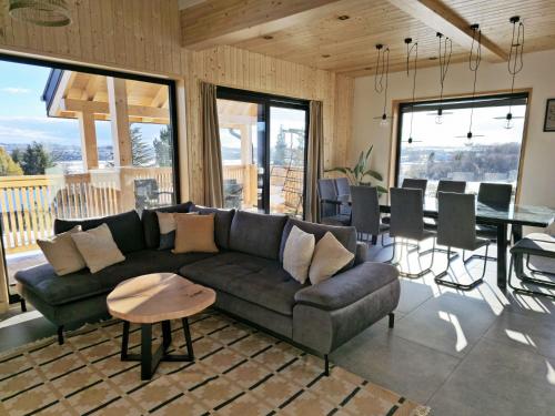 Skats, Czôrny Dąb - dom wakacyjny na Kaszubach, bilard, jacuzzi, sauna (Czorny Dab - dom wakacyjny na Kaszubach, bilard, jacuzzi, sauna) in Kozyczkowo