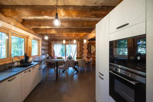 Kitchen, Gites en rondins de Vassiviere - Les Fustes de Plazanet in Faux-la-Montagne