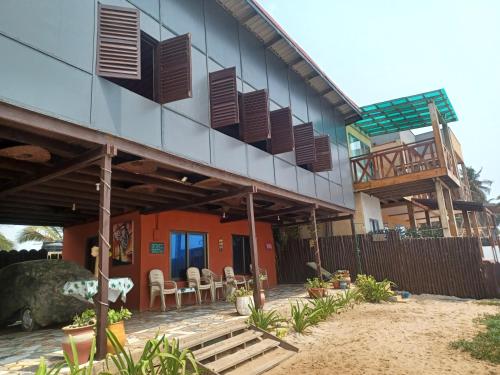 Adinam's Beach Retreat in Nyanyanu