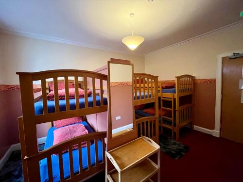 6 twin beds
