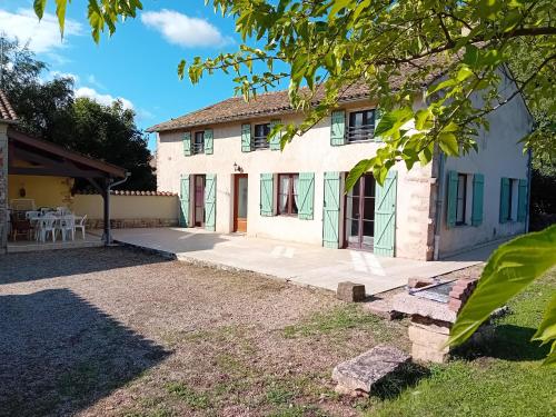 Family House With Garden For 8 At Prety cottage L'Abergement-de-Cuisery
