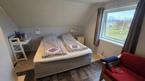 1 Room in The Yellow House, close to Airport & Lofoten 2