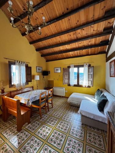 Las Peonías Casa Rural (Las Peonias Casa Rural) in Almiruete