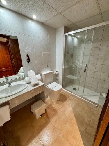 Double or Twin Room image 7