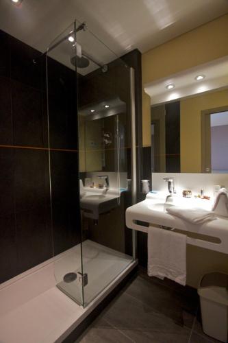 Vannituba, Logis Hotel Novalis Quimperle in Quimperle