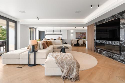 Villa El Olivar Marbella, Fully Renovated, Seaview - Marbella