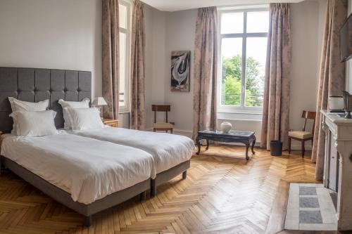 2 twin beds