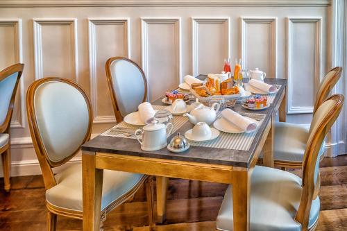 Food and beverages, Hotel Chateau de la Marliere in Fourmies