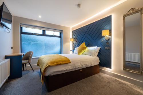 บริการและสิ่งอำนวยความสะดวก, Ewings Bar & Self-Catering Accommodation in แคร์ลอว์