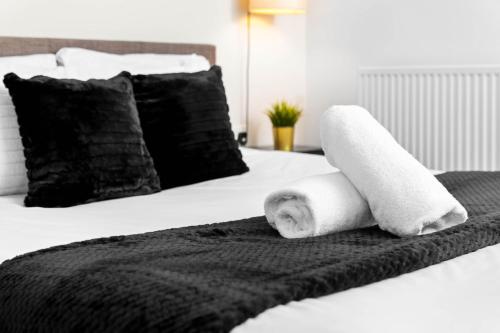 Luxury Central Apartment with Gated Access and Secure Parking 16SL