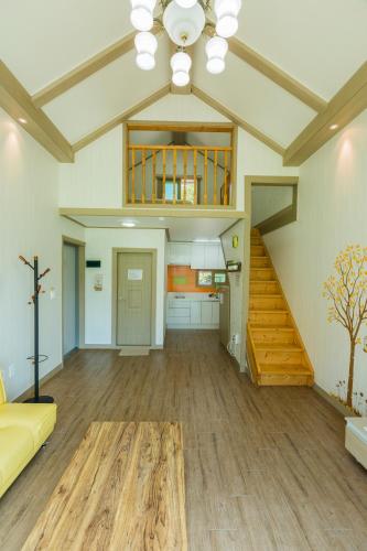 hongceon byeolbicheureuneunmaeul pensyeon in Chuncheon