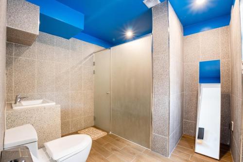 room detail thumbnail 2