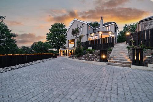 The Ridge London - Luxury Designer Villa with hot tub and sauna, Bexley borough of London, Londyn
