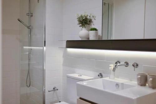 BW109 - Burwood Brickworks Stunning 1BR with FREE Parking 24hrs Store and Deakin University Nearby in 森林山