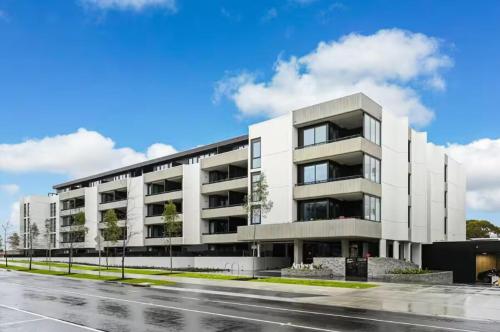 BW109 - Burwood Brickworks Stunning 1BR with FREE Parking 24hrs Store and Deakin University Nearby in 森林山