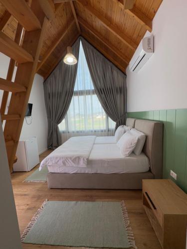 Hotel & Restorant Flamuri in 盧什涅