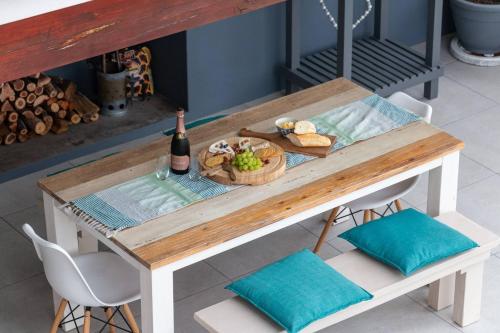 Serene Langebaan Getaway with Garden and pool views - image 4