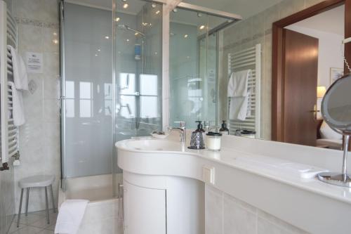 浴室, Hotel Garni in der Breite in 阿爾布施塔特