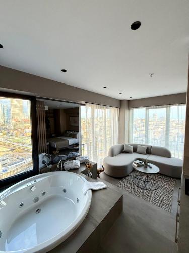 room detail thumbnail 1