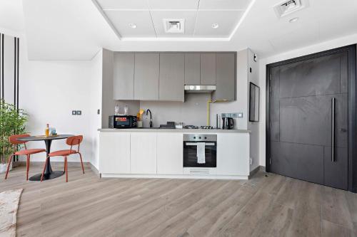 Large Studio in JVC  Modern Furniture  Gym Pool - image 7