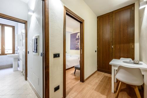 One-Bedroom Apartment image 6