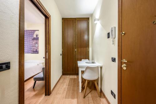 One-Bedroom Apartment image 4