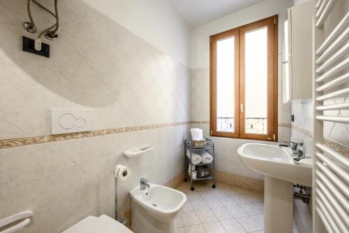 One-Bedroom Apartment image 2