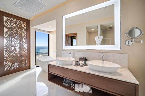 Junior Suite Ocean View - Villa La Valencia in Cabo San Lucas, Mexico